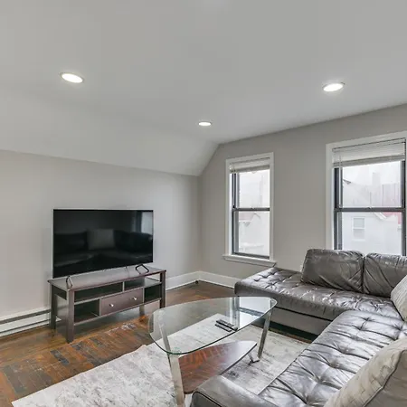 Pet-Friendly Malden Apartment 7 Mi To Boston!